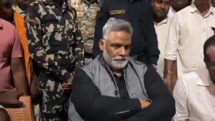 गोगरी: पूर्णिया सांसद खटहा गौछारी गांव पहुंचे, वायु सेना के जवान की ट्रेन दुर्घटना में मौत पर परिजनों को दी सांत्वना