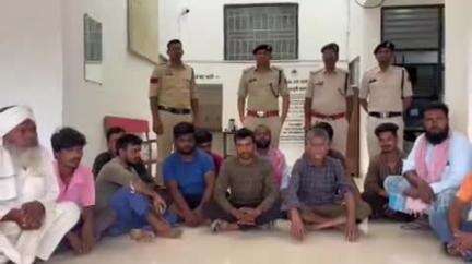 कवर्धा: कवर्धा जिले में बिना वैध दस्तावेज के रहने वाले 25 संदिग्धों को STF की टीम ने हिरासत में लिया, पूछताछ जारी