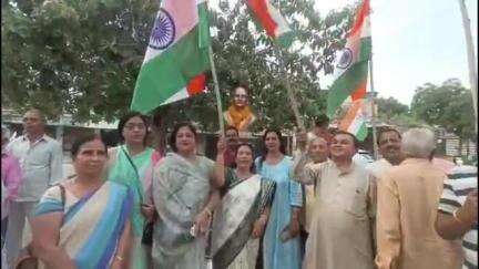 देवास नगर: भाजपा जूनियर मंडल ने निकाली तिरंगा यात्रा, अग्रसेन चौराहे से हुई शुरुआत