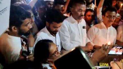 साहेबपुर कमाल: पंचवीर में 72 वर्षीय वृद्ध महिला के इंसाफ के लिए पंचवीर युवा संघर्ष मोर्चा ने निकाला कैंडल मार्च