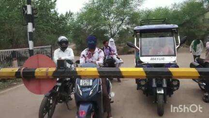 बिल्हा: मोहभट्ठा फाटक बंद रहने से राहगीरों को हो रही समस्या, अंडर ब्रिज या ओवरब्रिज बनवाने की उठने लगी मांग #jansamasya