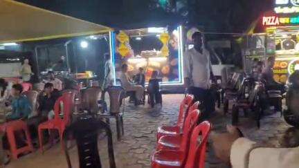 देवास: सयाजी गेट के पास चाट चौपाटी से नगर निगम की टीम ने हटाया अस्थाई अतिक्रमण