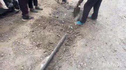 ठियोग: ठियोग में ठियोग-रामपुर मुख्य सड़क पर पाइप बन रही थी, हादसों का कारण, NH विभाग व IPH विभाग इसे ठीक करवा रहा है