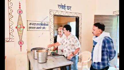 देवास: नगर निगम उपायुक्त ने पंडित दीनदयाल रसोई योजना के केंद्रों का निरीक्षण किया