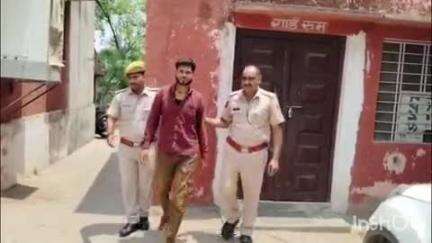 मनिया: मनिया थाना इलाके से चोरी के मामले में वांछित आरोपी को किया गया गिरफ्तार