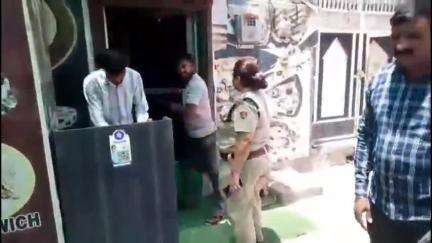 नारनौल: नारनौल में आज पुलिस ने पिज़्ज़ा कैफे की दुकानों पर की छापेमारी