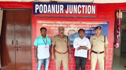 மதுக்கரை: போத்தனூரில் சட்ட விரோத ரயில் டிக்கெட் விற்றவர் கைது - 26,230 ரூபாய் மதிப்பு உள்ள டிக்கெட்டுகள் பறிமுதல்
