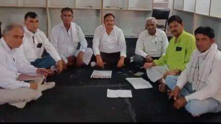 टोंक: जिला मुख्यालय महात्मा ज्योतिबा फुले सैनी छात्रावास में जिला माली सैनी समाज चुनाव संचालन समिति की बैठक आयोजित की गई