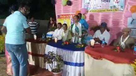ঝাড়গ্রাম: গ্রীষ্মকালীন রক্তের সংকট দূরীকরণের লক্ষ্যে ঝাড়গ্রামে আয়োজিত হল রক্তদান, উপস্থিত চেয়ারম্যান
