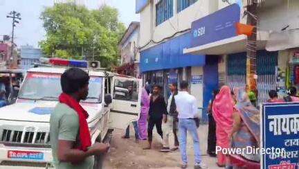 रोसड़ा: रोसड़ा टावर चौक स्थित बैंक के पास से पुलिस ने तीन युवकों को किया गिरफ्तार, पूछताछ जारी
