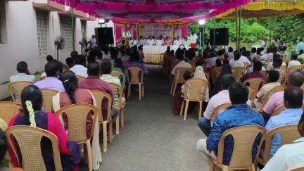 ஆரணி: வட்டாட்சியர் அலுவலகம் ஜமாபந்தி நிறைவு விழாவில் MP-யை பார்க்க முடியவில்லை என விவசாயி வேதனை நெல் மூட்டை மழையில் நனைவதாக குற்றச்சாட்டு localissue