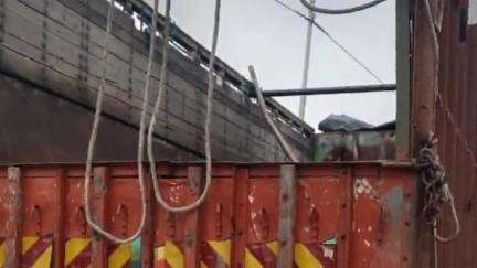 वैजापूर: डॉक्टर बाबासाहेब आंबेडकर स्मारक परिसरात भरधाव ट्रकची कारला धडक,ट्रकचालावर गुन्हा दाखल