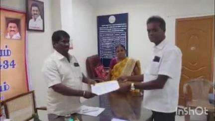 சோளிங்கர்: சோளிங்கர் வட்டாட்சியர் அலுவலகத்தில் நகர மன்ற தலைவர் அரசு நிலத்தை ஆக்கிரமித்து கட்டிய கட்டிடத்தை இடிக்க கோரி சமூக ஆர்வலர் புகார்
