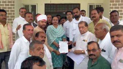 खातेगांव: खातेगांव में कांग्रेस ने एसडीएम को राज्यपाल के नाम ज्ञापन सौंपा