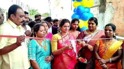 పలమనేరు: పలమనేరులో స్కూల్‌ను ప్రారంభించిన ఎమ్మెల్యే సతీమణి రేణుకా రెడ్డి, విలువలతో కూడిన విద్య అందించాలని పిలుపు