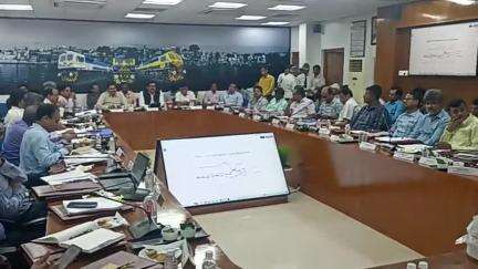 23 मई, 2025 को बरेका प्रशासन भवन स्थित कीर्ति कक्ष में 42वीं एम.एस.जी. बैठक का शुभारंभ हुआ। इस अवसर पर बरेका के महाप्रबंधक श्री नरेश पाल सिंह ने रेलवे बोर्ड के अपर सदस्य (कर्षण) श्री वी.पी. सिंह का पौधा भेंट कर स्वागत किया।