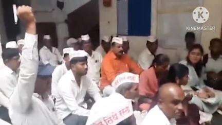 शिरूर: शिरूर तहसील कार्यालयात शेतरस्ते बैठकीला तहसीलदार म्हस्के अनुपस्थित राहिल्याने शेतकऱ्यांचा गदारोळ