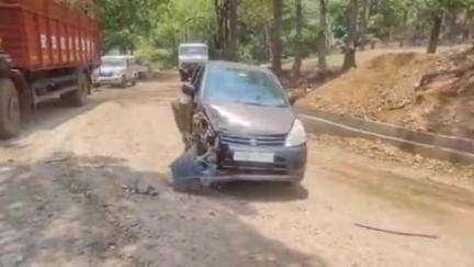 बगीचा: बगीचा के रौनी घाटी में तेज रफ्तार पिकअप वाहन ने कार को मारी टक्कर, कार में सवार लोग बाल-बाल बचे