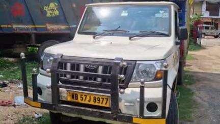सारठ: मधुपुर मार्ग पर बामनगामा मोड़ के पास पिकअप वैन की टक्कर से गाय गंभीर, वैन पुलिस के हवाले