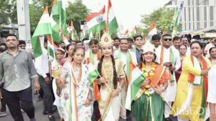ચોરાસી: સુરતના વરાછા વિસ્તારમાં આવેલી યોગી ચોક થી કારગિલ ચોક સુધીની ભારત માતાકી જયના નારાજગી તિરંગા યાત્રામાં શિક્ષણ મંત્રી.