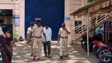 గుంటూరు జైలు నుంచి విచారణ నిమిత్తం తురకా కిషోర్‌ను మాచర్ల స్టేషన్‌కు తరలించిన పోలీసులు