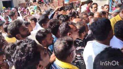 पालोजोरी: सारठ के पूर्व विधायक रणधीर कुमार सिंह पहुंचे लूसियो गांव, मृतक के परिजनों को बंधाया ढाढ़स