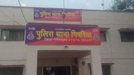 पिपरिया: ग्राम हथबास में मंडी रोड पर युवक से कार सवार लड़कों ने की मारपीट, पुलिस ने मामला दर्ज किया