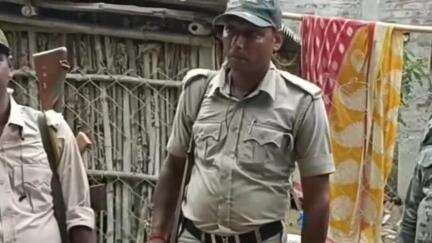 দাঁতন ১: দাঁতনের আমিপাড়া গ্রামে অবৈধ গ্যাস সিলিন্ডারের ব্যবসার বিরুদ্ধে অভিযান পুলিশের
