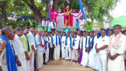 ಕೂಡ್ಲಿಗಿ: ಕುಮತಿ ಗ್ರಾಮದಲ್ಲಿ ಶಾಸಕ ಶ್ರೀನಿವಾಸ್‌ರಿಂದ ಡಾ.ಬಿ.ಆರ್.ಅಂಬೇಡ್ಕರ್ ಪುತ್ಥಳಿ ಅನಾವರಣ