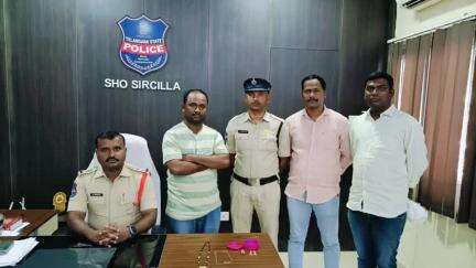 సిరిసిల్ల: పట్టణంలో బంగారు ఆభరణాల దొంగతనానికి పాల్పడిన దుండగుడిని పట్టుకొని రిమాండ్‌కు తరలించినట్లు తెలిపిన సీఐ కృష్ణ