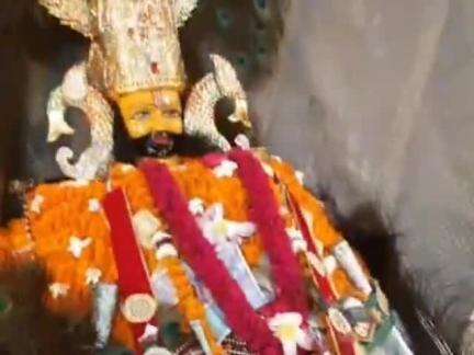 धनौरा: गजरौला के मोहल्ला लक्ष्मी नगर में स्थित श्री खाटू श्याम मंदिर में महिला कीर्तन व आरती का हुआ आयोजन
