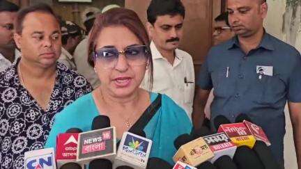সিউড়ি ১: সিউড়ির DRDC হলে দিশার বৈঠক শেষে সাংবাদিকদের মুখোমুখি হলে বীরভূম জেলা সাংসদ ও জেলাশাসক