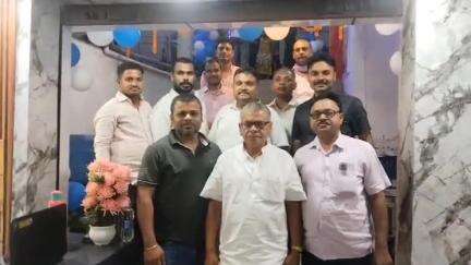 रफीगंज: रफीगंज शहर के कलाली मोड़ के समीप राजद नेताओं ने एक निजी प्रतिष्ठान का किया उद्घाटन