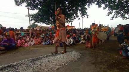 गोला: पूरबडीह में मंडा पर्व को लेकर फूलखुंदी कार्यक्रम का आयोजन किया गया