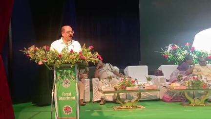 ସମ୍ବଲପୁର ମ୍ୟୁନିସିପାଲଟି: ସମ୍ବଲପୁର ବିଶ୍ଵବିଦ୍ୟାଳୟ ଠାରେ ବିଜୁ ପଟ୍ଟନାୟକ ପ୍ରେକ୍ଷାଲୟରେ କେନ୍ଦୁପତ୍ର ତୋଲାଲିଙ୍କୁ ବିଭିନ୍ନ ସହାୟତା ପ୍ରଦାନ କାର୍ଯ୍ୟକ୍ରମ ଅନୁଷ୍ଠିତ