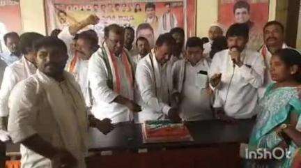 భూపాలపల్లి: రాష్ట్ర పిసిసి అధ్యక్షుడి జన్మదిన వేడుకల్లో పాల్గొన్న, ఎమ్మెల్యే గండ్ర సత్యనారాయణరావు