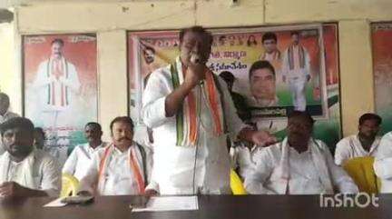 భూపాలపల్లి: కాంగ్రెస్ పార్టీలో పని చేస్తున్న నాయకులు కార్యకర్తలు పదవుల కోసం పేర్లు నమోదు చేసుకోవాలి : ఎన్నికల ఇన్చార్జ్ లింగోజి