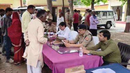 घोसी: घोसी कोतवाली में आयोजित थाना समाधान दिवस में 28 मामलों में से 2 का मौके पर हुआ निस्तारण