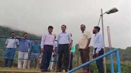 செங்கோட்டை: இந்திய வானிலை ஆய்வு மையம் எச்சரிக்கையைத் தொடர்ந்து நீர் தேக்கங்களை ஆய்வு செய்த ஆட்சியர் மற்றும் அதிகாரிகள்.