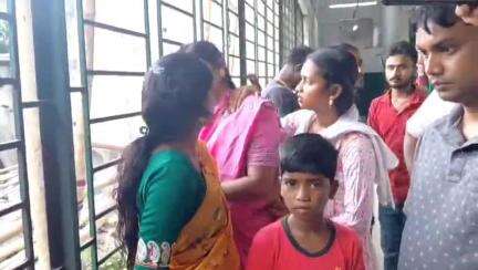 মেদিনীপুর: রহস্যজনক ভাবে মেদিনীপুরের কেরানি চটি এলাকায় এক যুবক অগ্নিদগ্ধ, মেদিনীপুর হাসপাতালে ভর্তি করল পরিবার