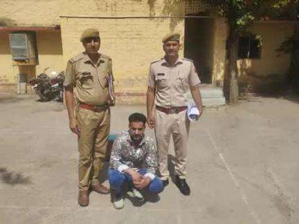कोटा शहर पुलिस थाना गुमानपुरा की टीम द्वारा धोखाधड़ी के प्रकरण में फरार 5 हजार रुपये का ईनामी अभियुक्त उज्जैन एसटीएफ के सहयोग से गिरफ्तार।

।कोटा शहर पुलिस सदैव आपकी सेवा में तत्पर।
