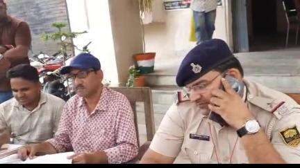 साहेबपुर कमाल: साहेबपुरकमाल थाना परिसर में भूमि विवाद मामलों के निपटारे के लिए जनता दरबार का आयोजन