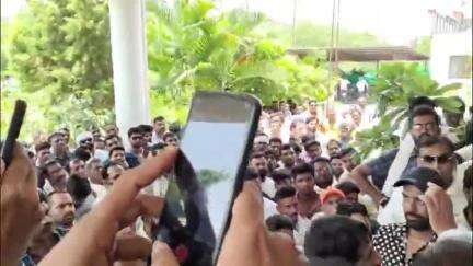 रतलाम नगर: भाजपा नेता सुनील गुर्जर के खिलाफ एफआईआर दर्ज होने के विरोध में गुर्जर समाज ने SP कार्यालय में CSP को दिया ज्ञापन