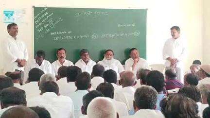 మార్కాపురం: మాజీ సీఎం జగన్ కార్యక్రమాన్ని విజయవంతం చేయాలని పిలుపునిచ్చిన మాజీ ఎమ్మెల్యేలు అన్నా రాంబాబు,  శ్రీనివాసరెడ్డి