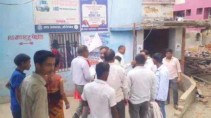 कुटुंबा: रिसियप बाजार में अनियंत्रित कार की चपेट में आने से बाइक सवार शिक्षक घायल, विद्यालय से घर जाते समय कार ने मारी टक्कर