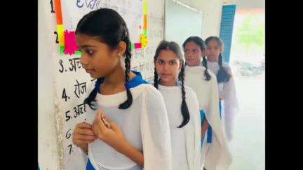 रफीगंज: केराप स्थित राजकीय उर्दू कन्या मध्य विद्यालय में बाल संसद चुनाव के लिए ईवीएम ऐप से मतदान संपन्न हुआ