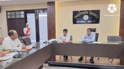आदित्यपुर गम्हरिया: समाहरणालय सभागार में श्रम, नियोजन एवं उद्योग विभाग की समीक्षात्मक बैठक संपन्न
