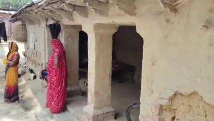 सगड़ी: तेरही गांव के ग्रामीणों ने आवास योजना का लाभ न मिलने व अन्य समस्याओं को लेकर जताया विरोध #jansamasya
