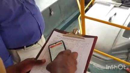 அரக்கோணம்: அரக்கோணம் நகரில் உள்ள விளையாட்டு மைதானத்தில் 233 பள்ளி வாகணங்களை ஆய்வு செய்த வருவாய் கோட்டாட்சியர்