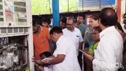 ఆదోని: ఆదోనిలో జిల్లా కలెక్టర్ ఆదేశాల మేరకు కన్జ్యూమర్ ప్రొటెక్షన్ కమిటీ వారు షాపులలో తనిఖీలు